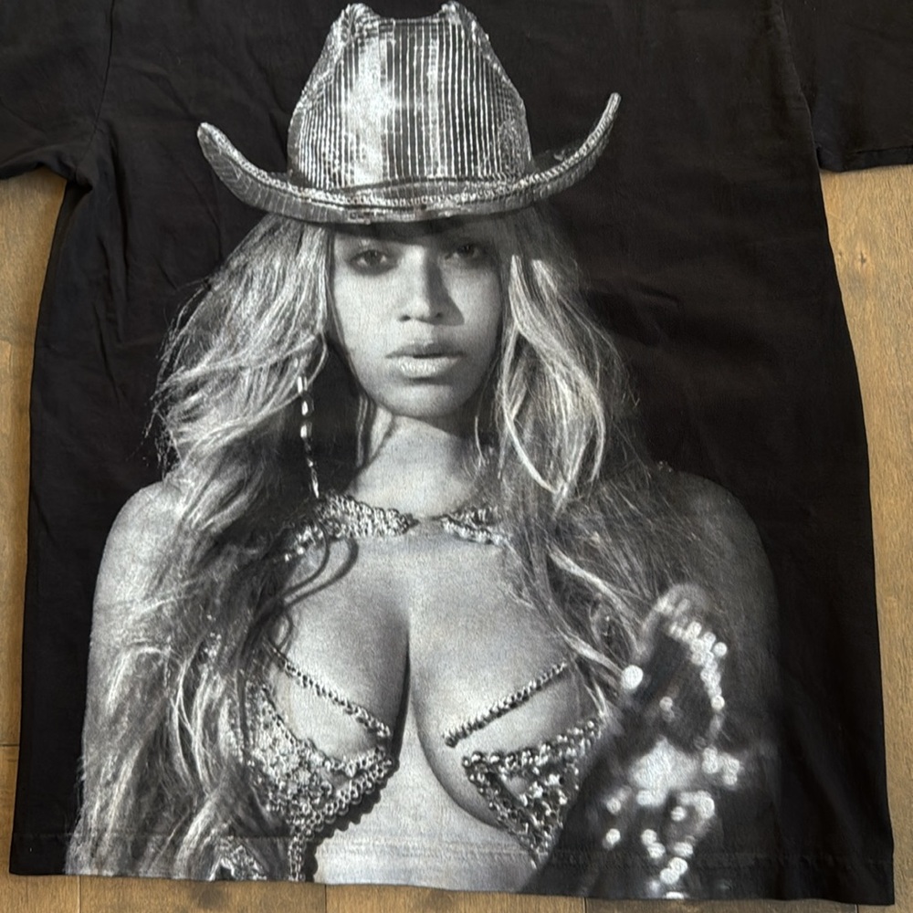 Beyonce Renaissance World Tour Outside All Summer Graphic Concert Shirt - Picture 2 of 4